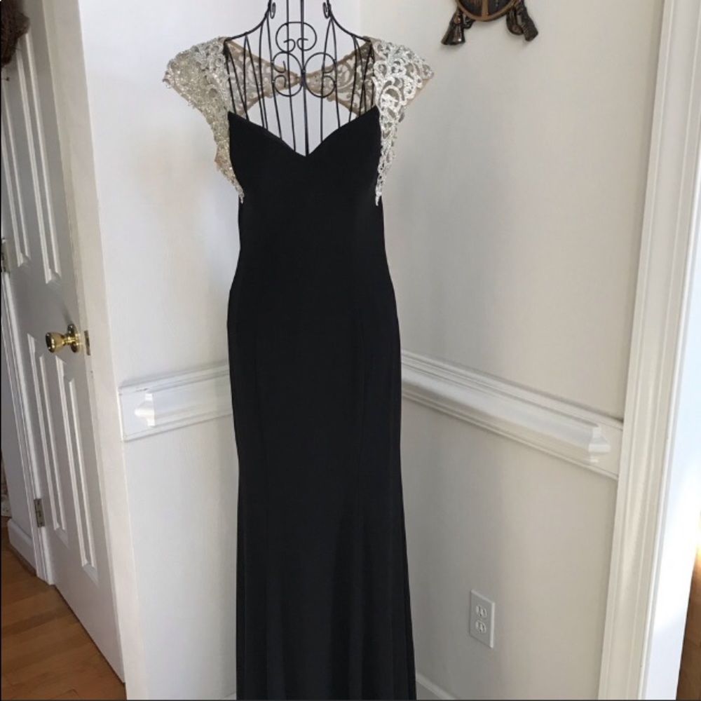 Le Femme Black gown size 6